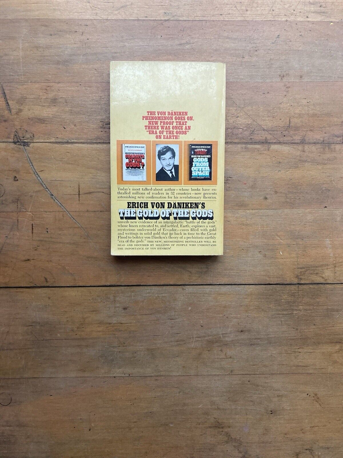 The Gold of the Gods by Erich Von Däniken. Bantam Books. 1974.