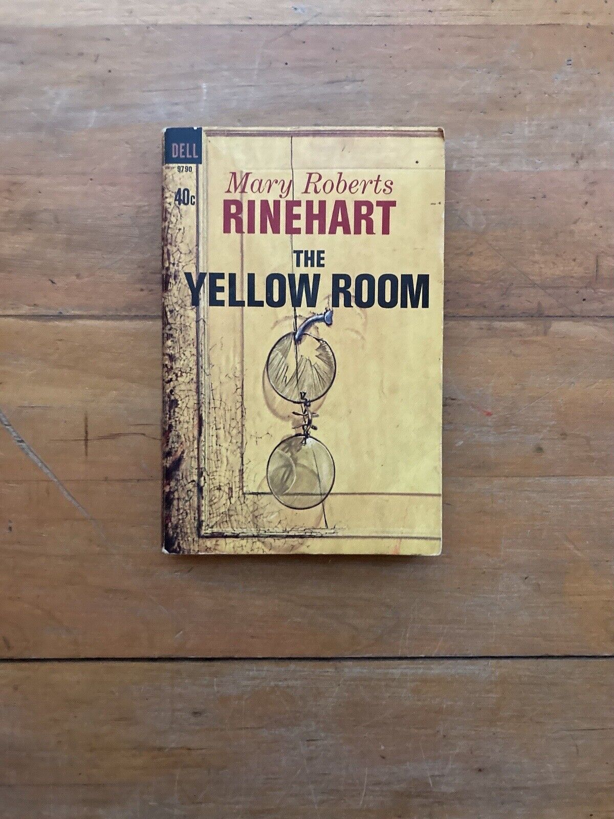 The Yellow Room by Mary Roberts Rinehart. Dell Publishing Company. 1962.