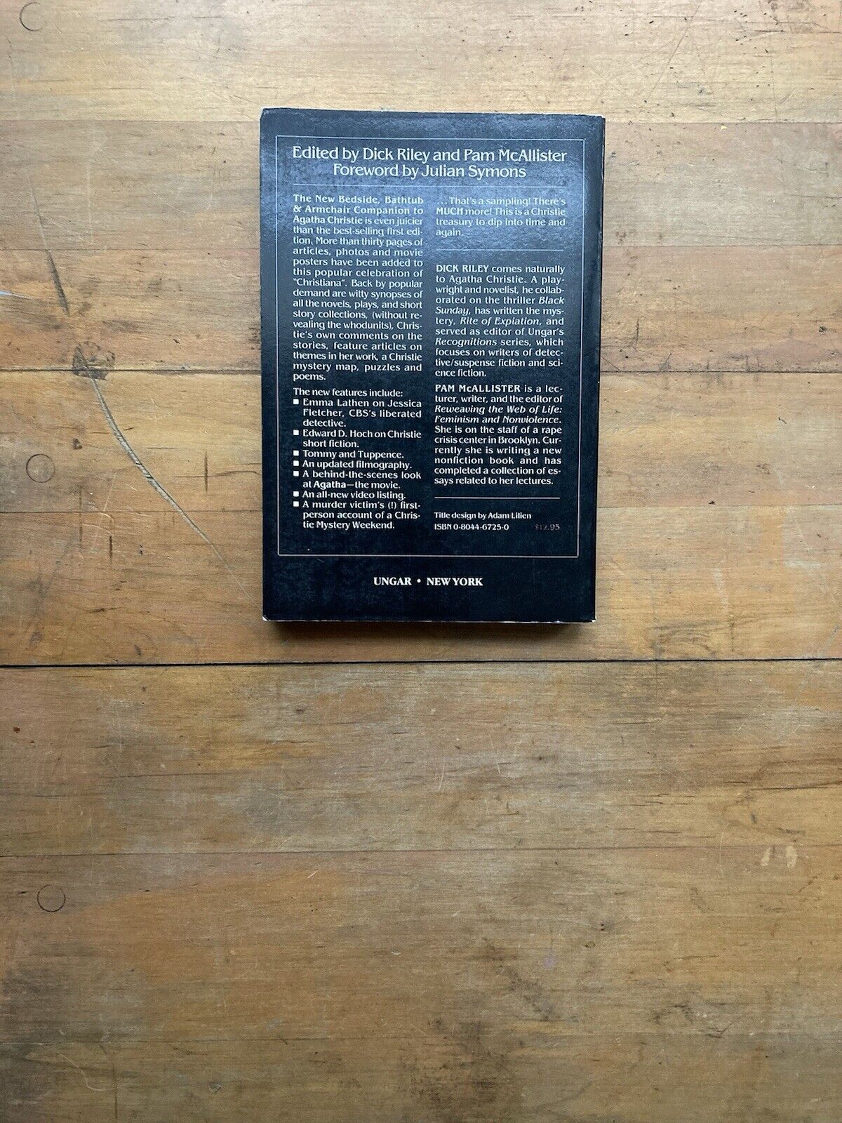 The New Bedside, Bathtub & Armchair Companion to Agatha Christie.
