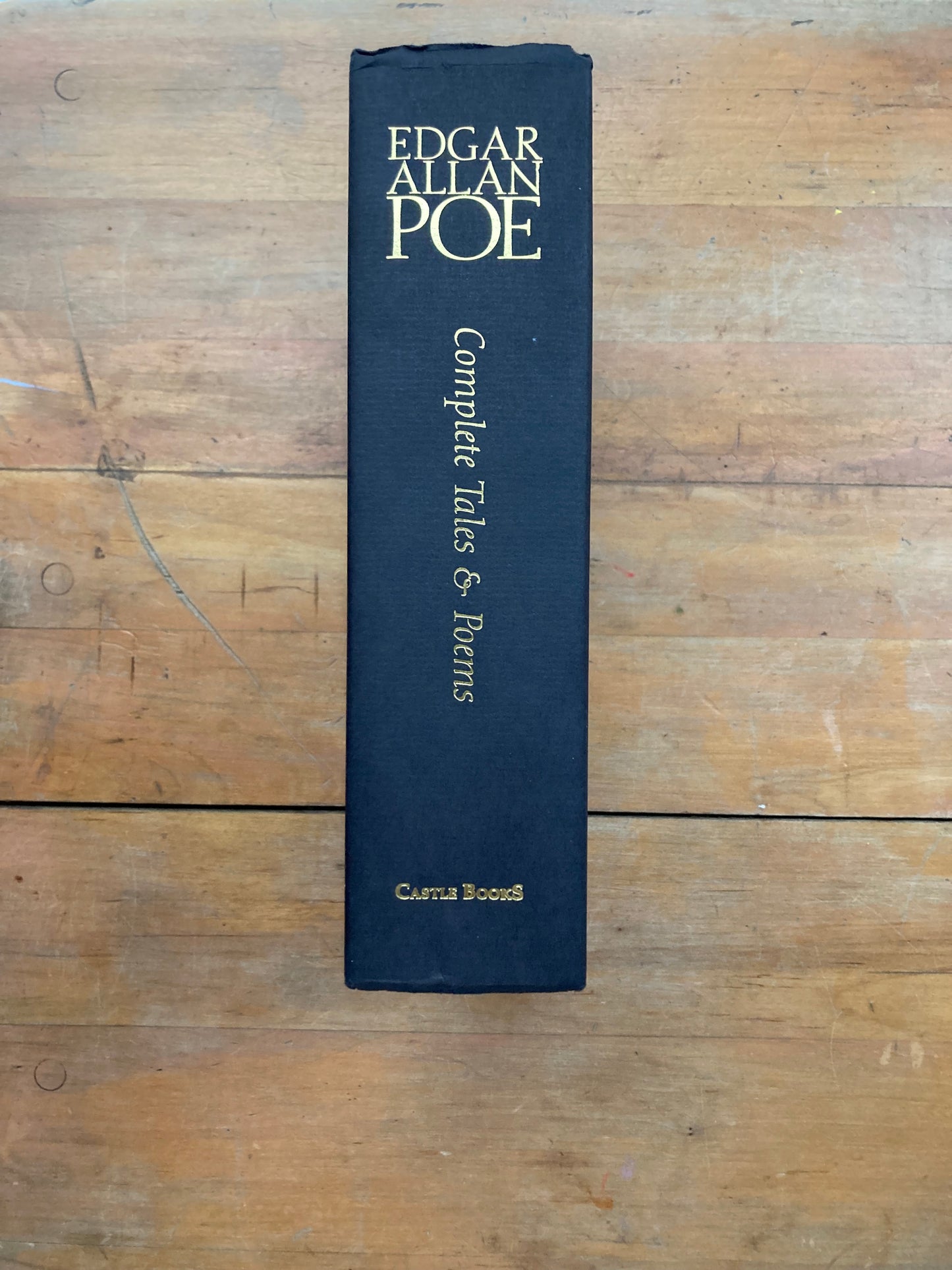 Complete Tales & Poems by Edgar Allan Poe. Castle Books. 2002.