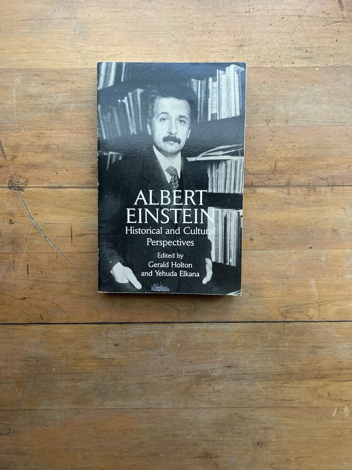 Albert Einstein: Historical and Cultural Perspectives. Dover Publications. 1997.