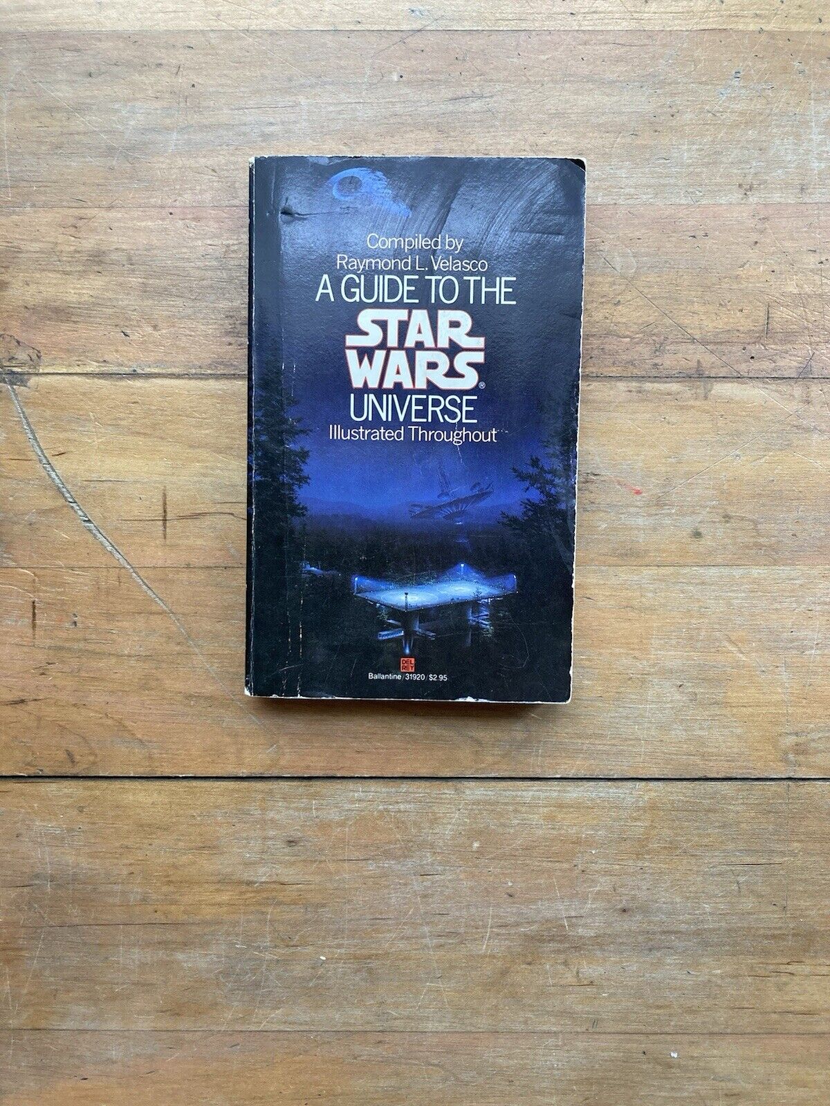 A Guide to the Star Wars Universe. A Del Rey Book. 1984.