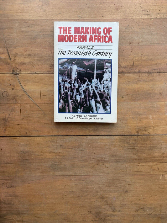 The Making of Modern Africa. Volume 2: The Twentieth Century. Longman. 1986. 