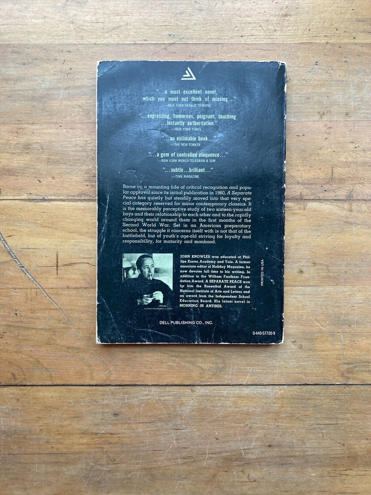 A Separate Peace by John Knowles. A Delta Book. 1980.