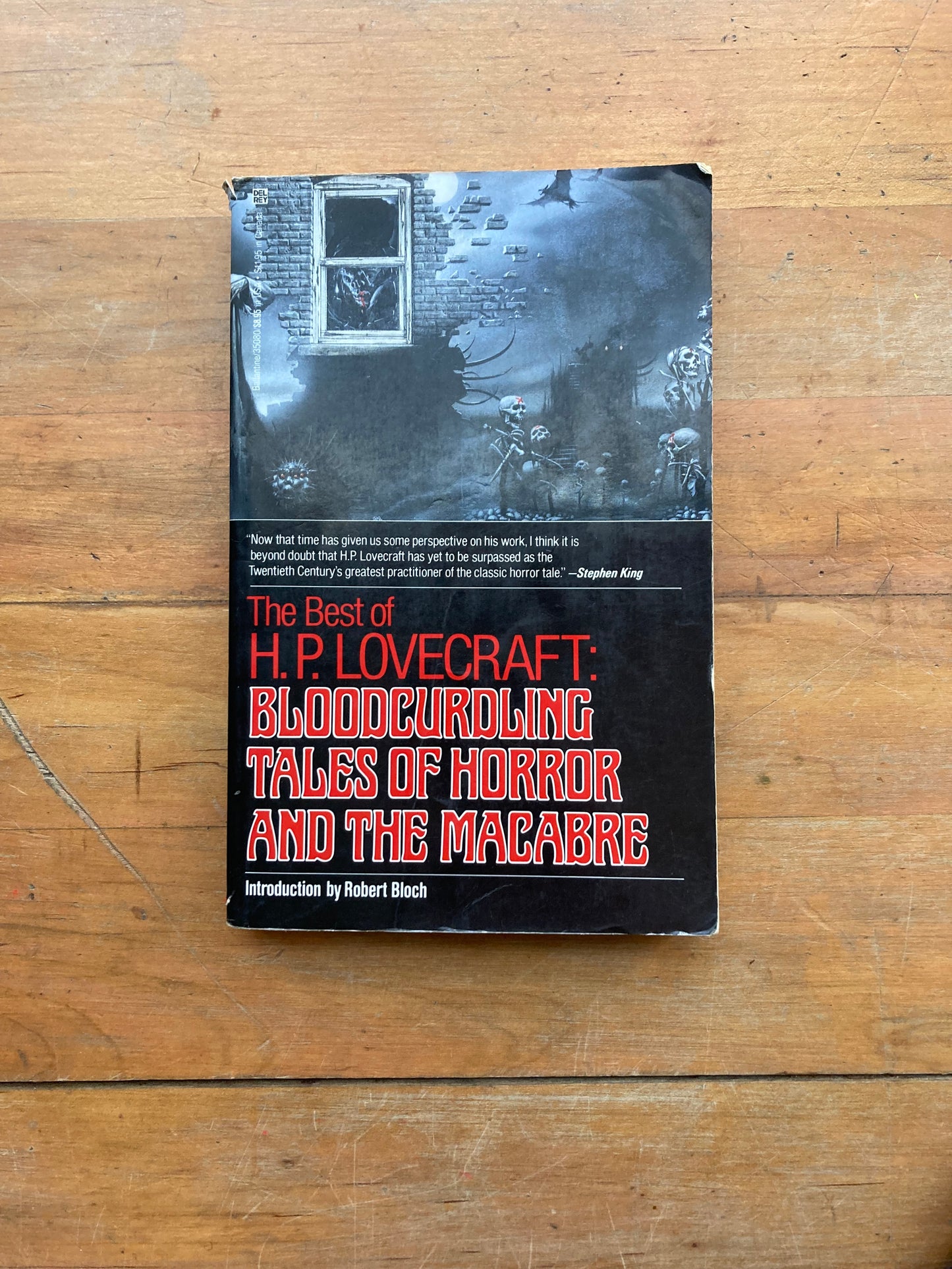 The Best of H.P. Lovecraft: Bloodcurdling Tales of Horror and the Macabre. A Del Rey Book.