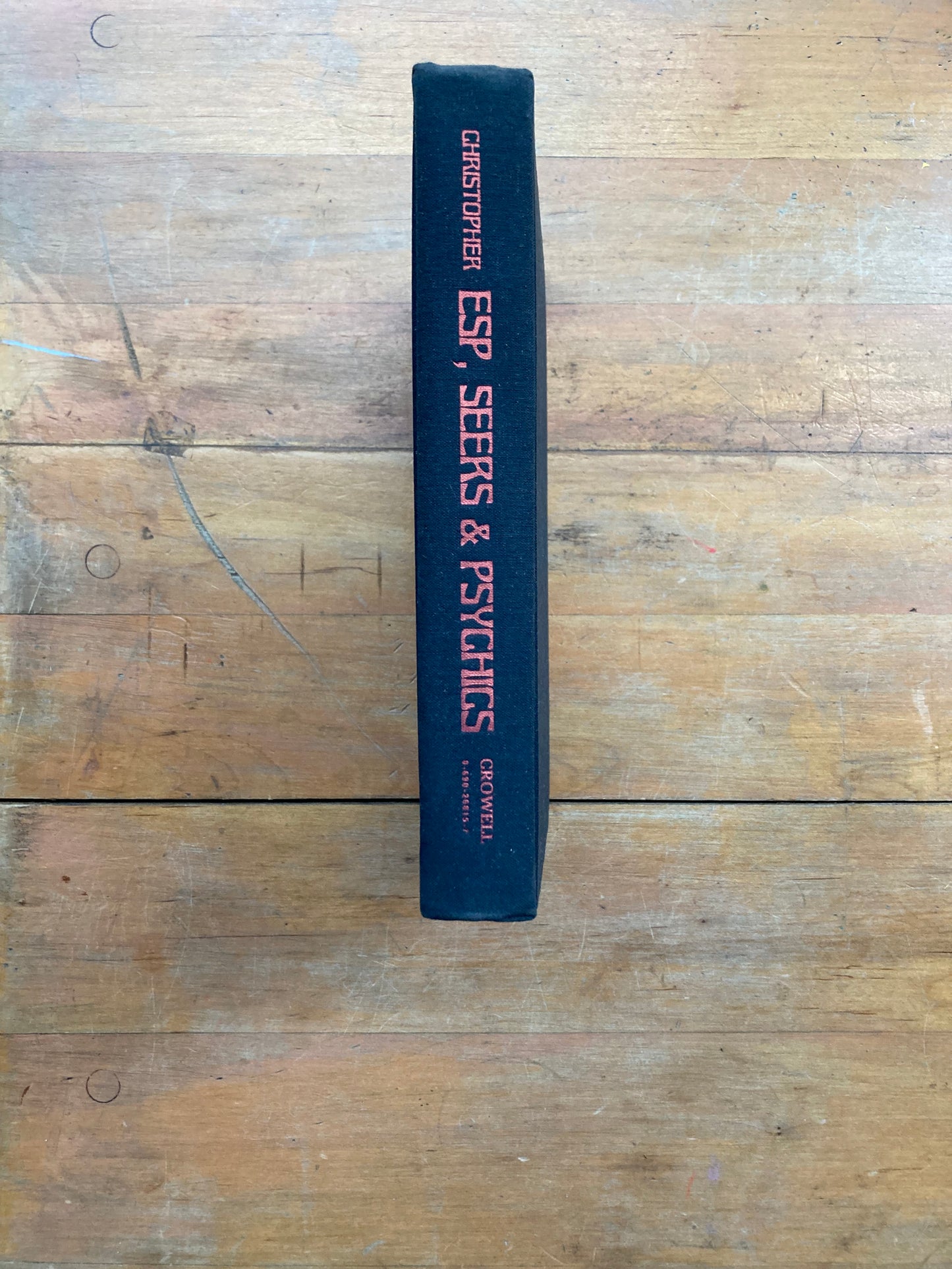 ESP, Seers & Psychics: What the Occult Really Is by Milbourne Christopher. Thomas Y. Cromwell Company. 1970.